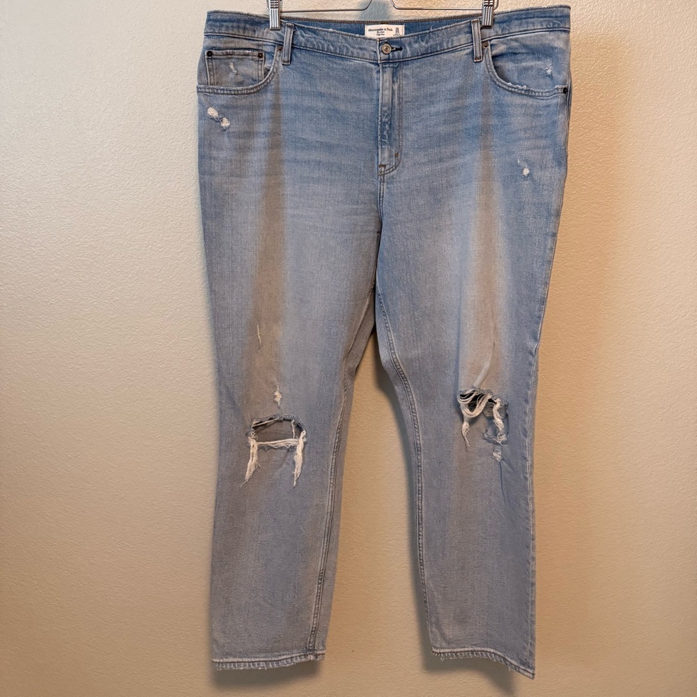 Abercrombie & Fitch “The Mom High Rise” Light Blue Distressed Jeans Size 35 Long